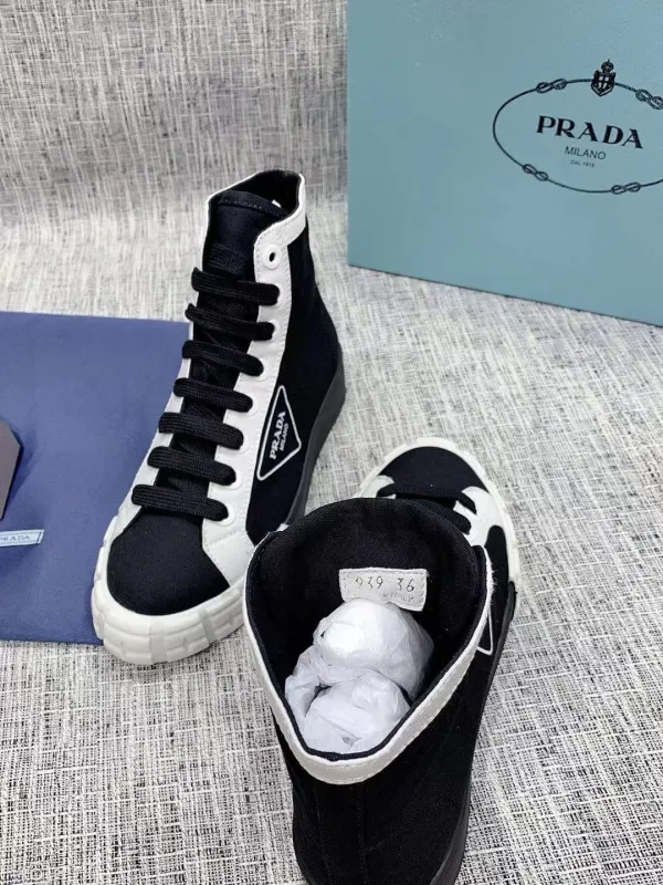 プラダ靴コピー 2020新品注目度NO.1 PRADA レディース カジュアルシューズ