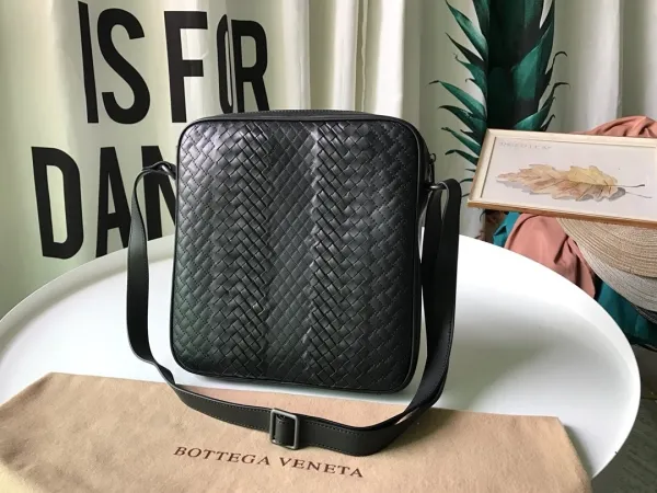ボッテガヴェネタバッグコピー 2021新品注目度NO.1 Bottega Veneta メンズ ショルダーバッグ