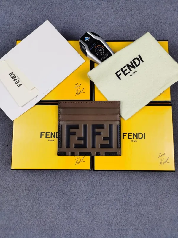 フェンディ財布コピー 2021新品注目度NO.1 FENDI メンズ 財布